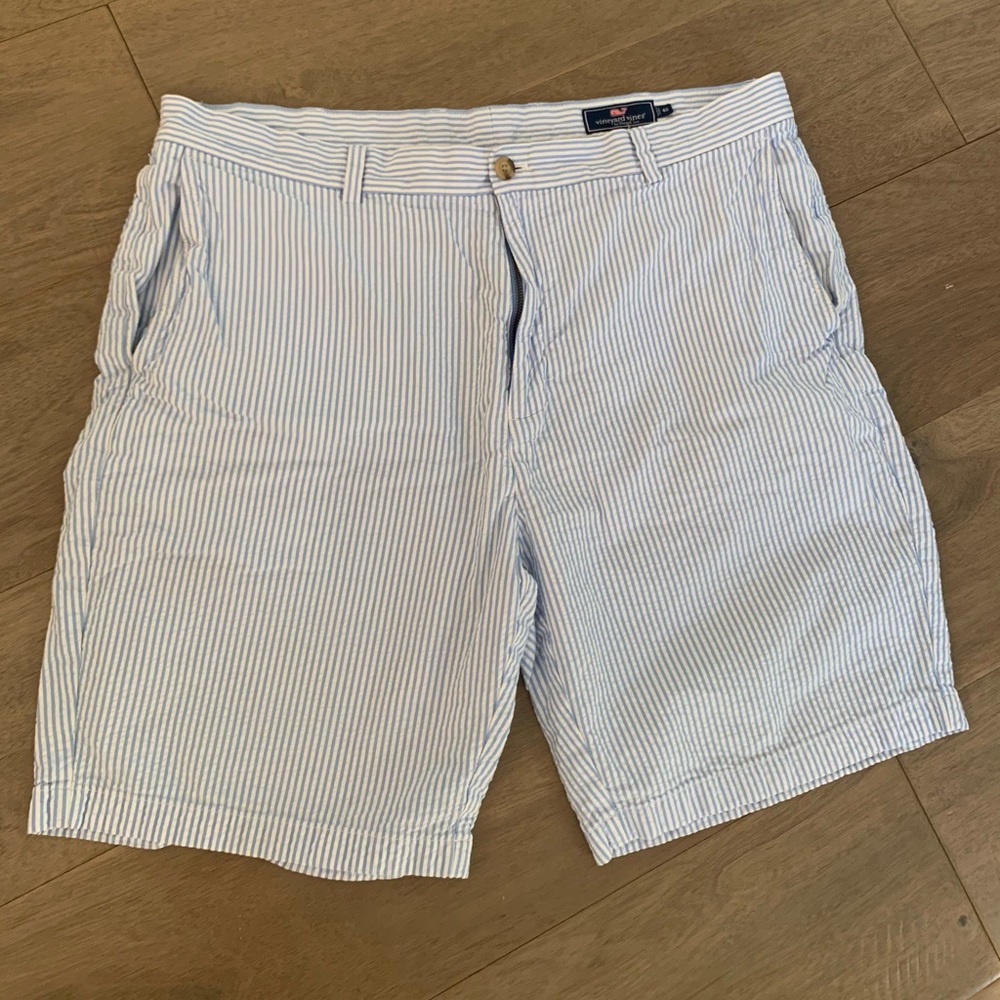 Vineyard Vines seer sucker shorts